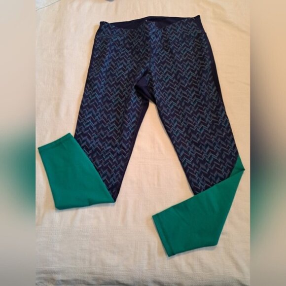 Old Navy Active women's size XL blue leggings & green chevron design. VGUC - Picture 3 of 6